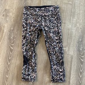 EUC lululemon crop leggings